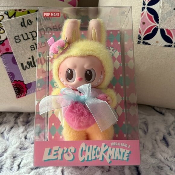 POP MART THE MONSTERS Let's Checkmate Series - Vinyl Plush Hanging Card - Picture 1 of 4